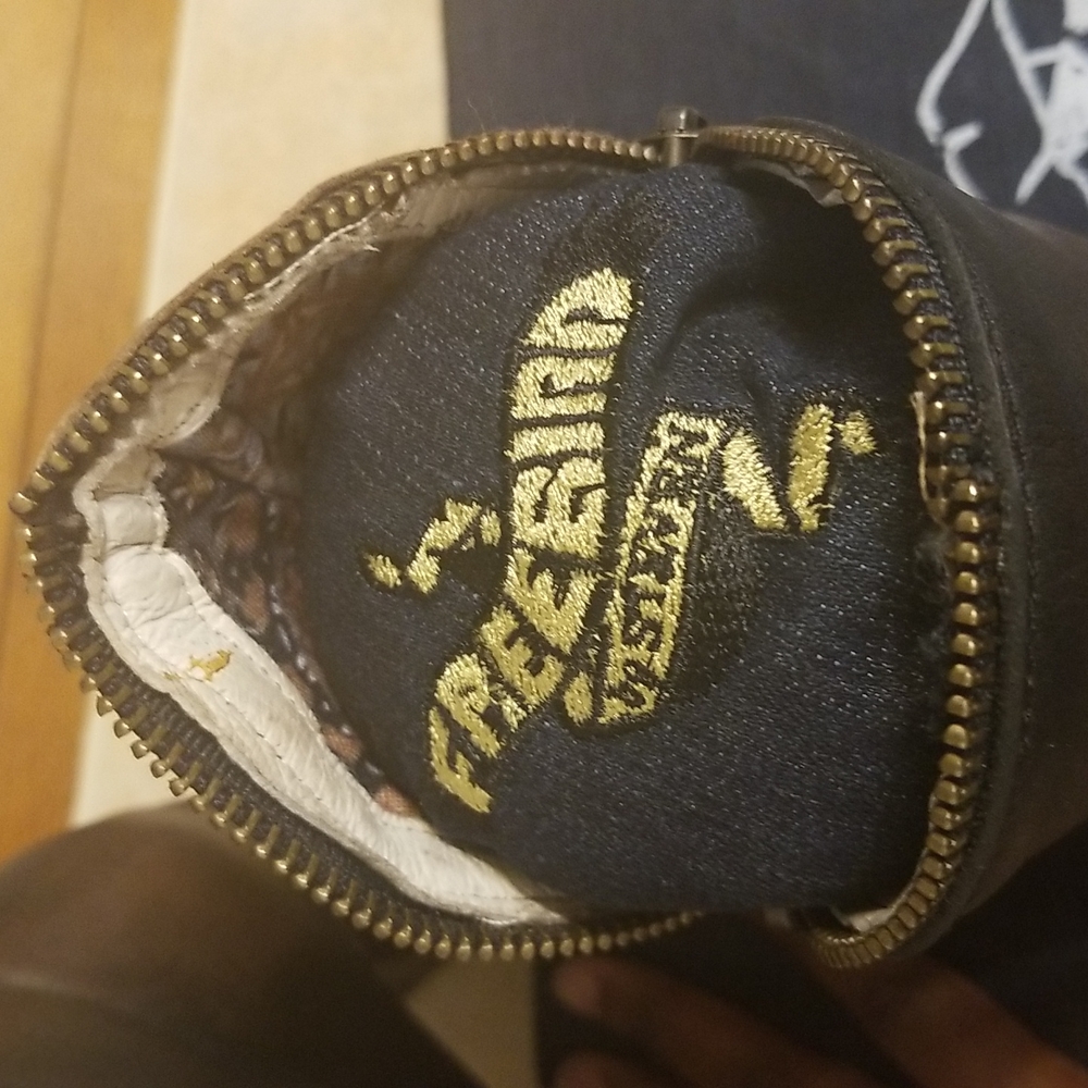 Shoes - Picture 5 of 7